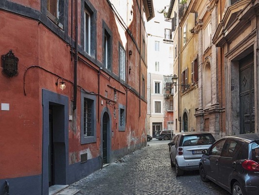 İtalya'nın Roma şehrinde bulunan bu evin içi görenleri hayrete düşürüyor...