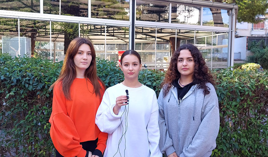 Öğrenciler Akhisarlı vatandaşlara mikrofon uzattı! Cumhuriyet Demek!