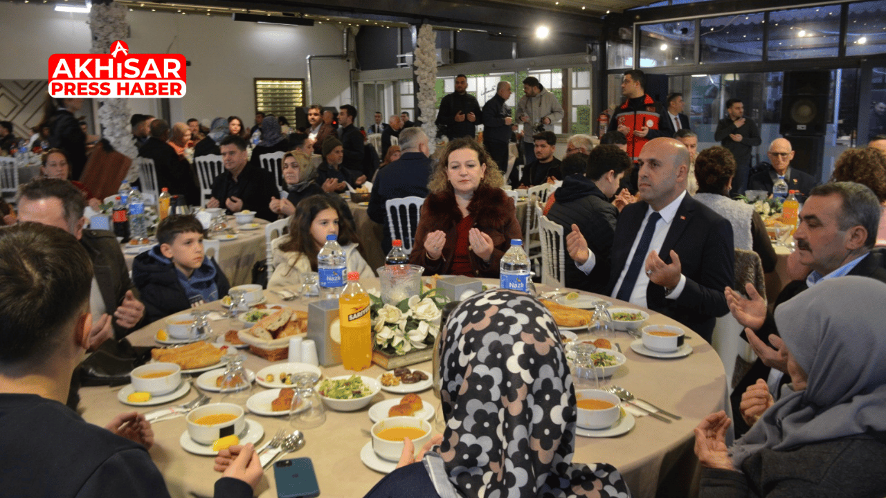 Akhisar’da Şehit Aileleri ve Gaziler Onuruna İftar Programı