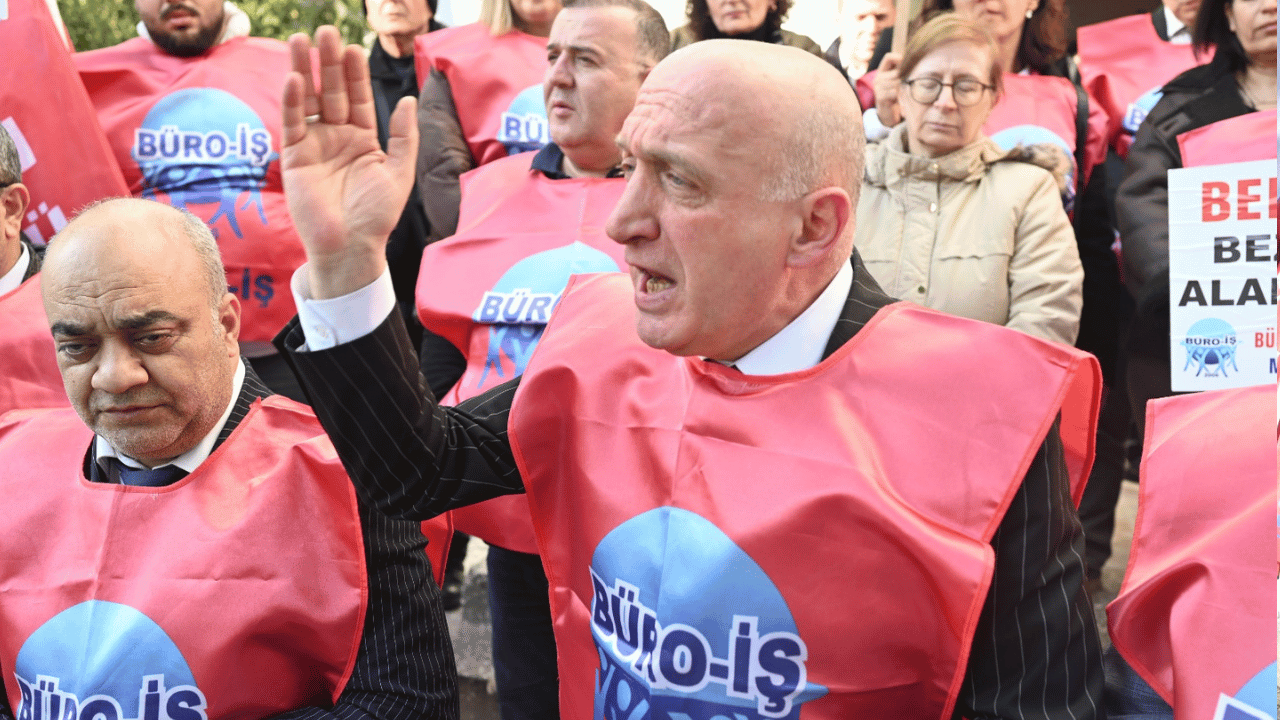 Akhisar’da Güvenlik Alarmı: Vergi Dairesi Binası Tartışma Yarattı