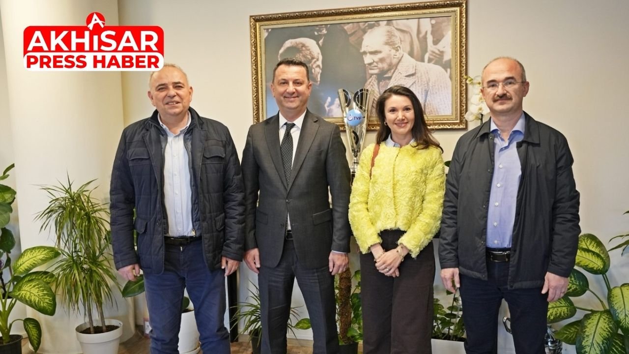 Akhisar’da 23 Nisan İçin Çocuk Şenliği Hazırlığı