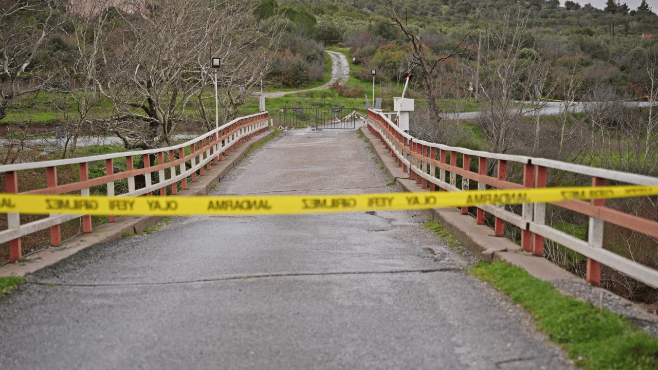 Selçikli Mahallesi Yolundaki Köprü Trafiğe Kapatıldı