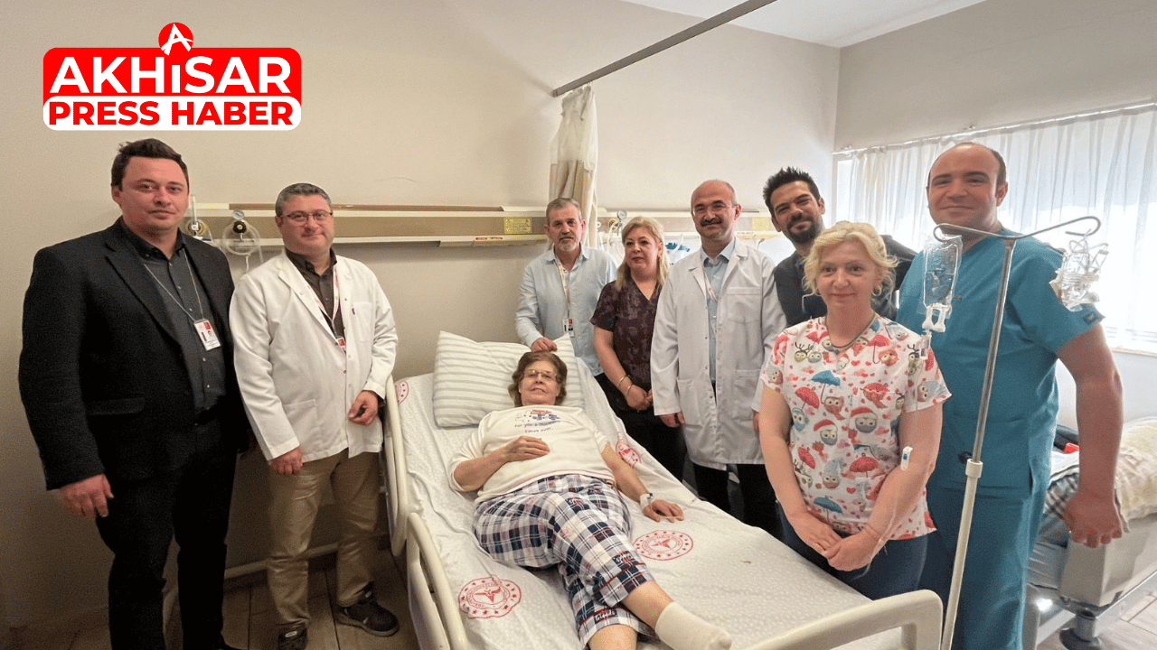 Akhisar’da İleri Evre Kolorektal Kanser Hastasına Başarılı Ameliyat