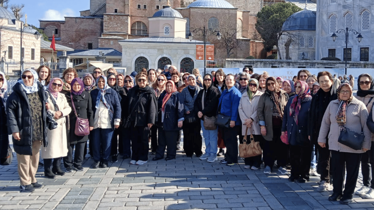 CHP Akhisar Kadın Kolları’ndan İstanbul Gezisi: Başkan Kayserili’ye Teşekkür