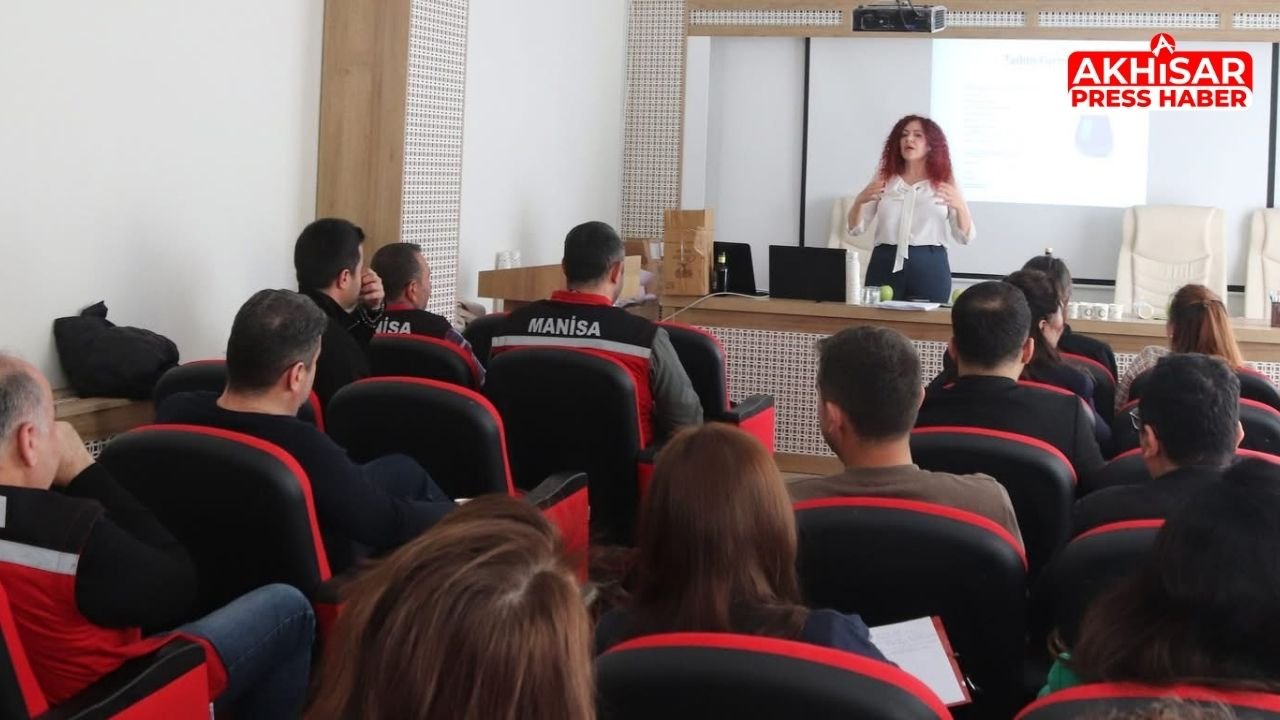 Akhisar’da Gıda Kontrol Görevlilerine Zeytinyağı Tadım Eğitimi