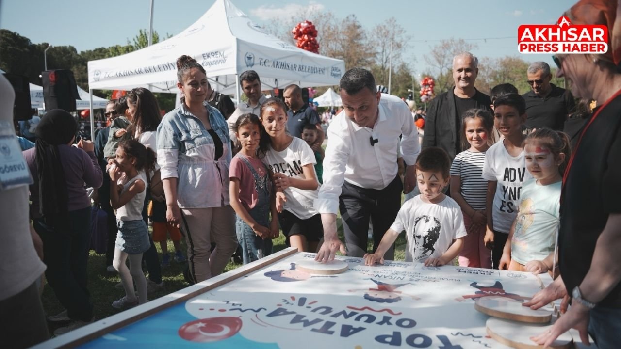 Akhisar’da 23 Nisan Coşkusu Gölet’te Yaşandı