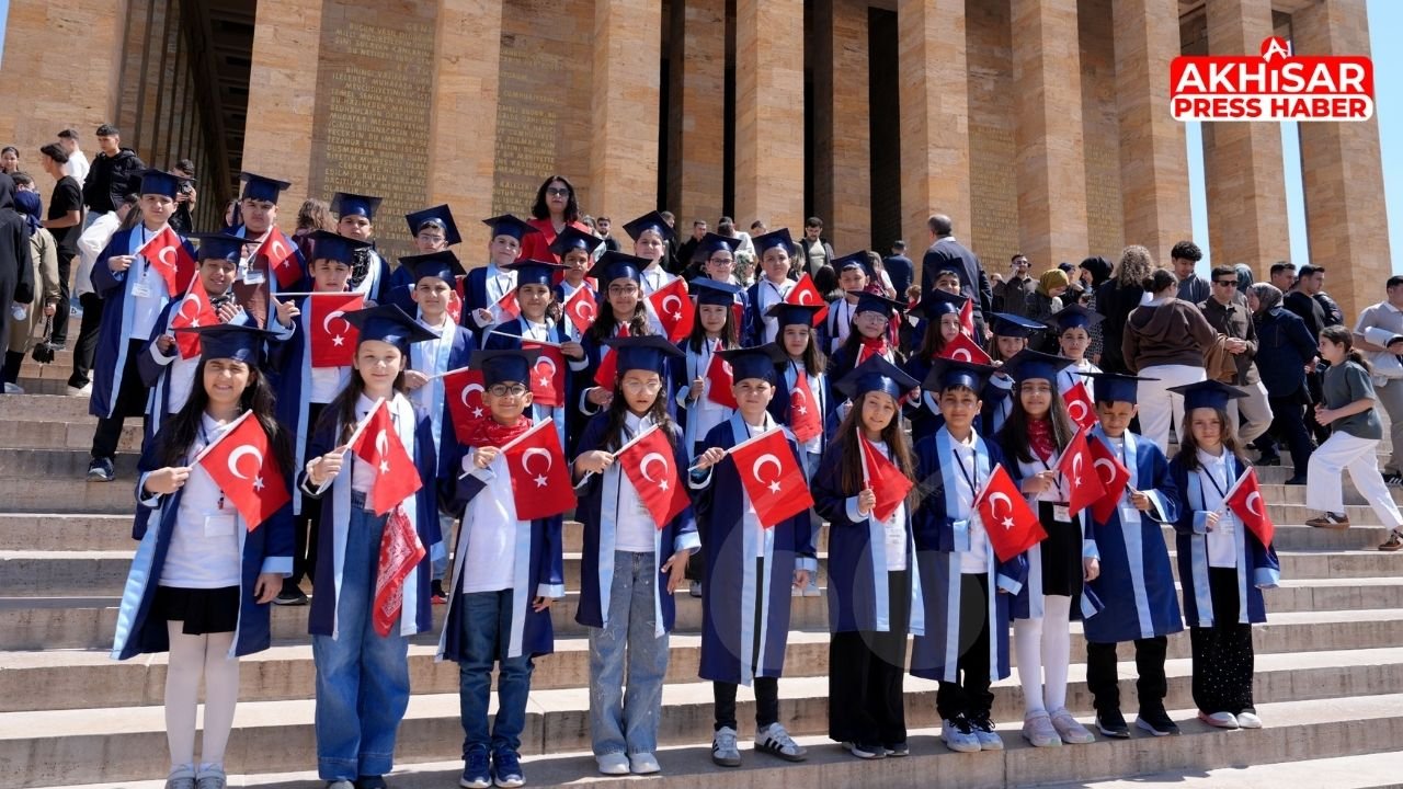Akhisarlı Öğrencilerden Anıtkabir’e Anlamlı Ziyaret