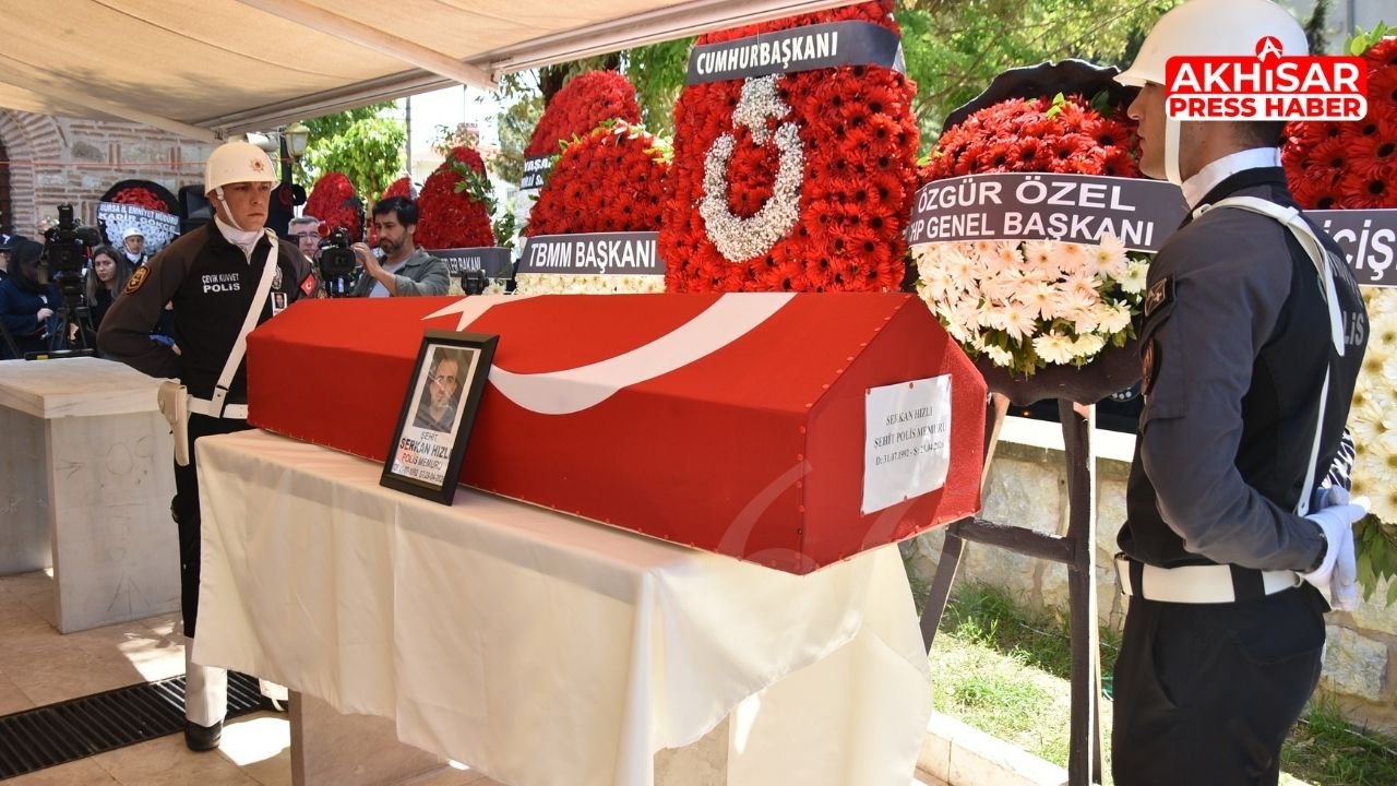 Şehit Polis Serkan Hızlı, Akhisar’da Son Yolculuğuna Uğurlandı