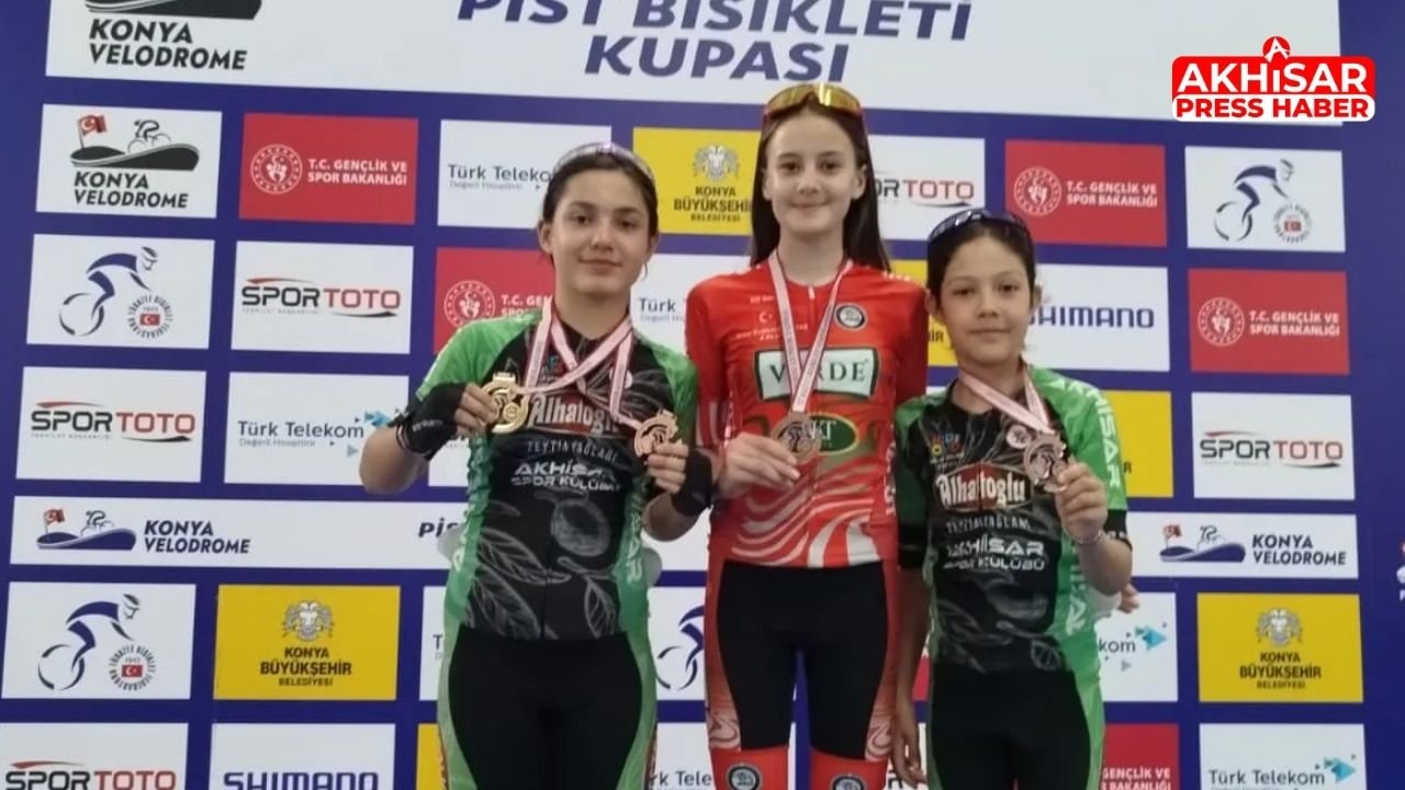 Akhisarlı Bisikletçiler Konya’da Madalyalarla Döndü