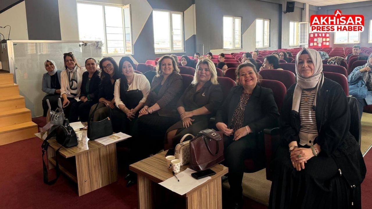 Akhisar’da Öğretmenlere Otizm Farkındalık Semineri