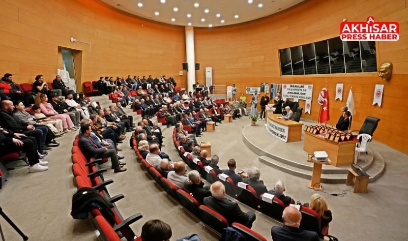 Akhisar’da “İnsanlar Yaşarken de Anılmalıdır” Ödül Gecesi