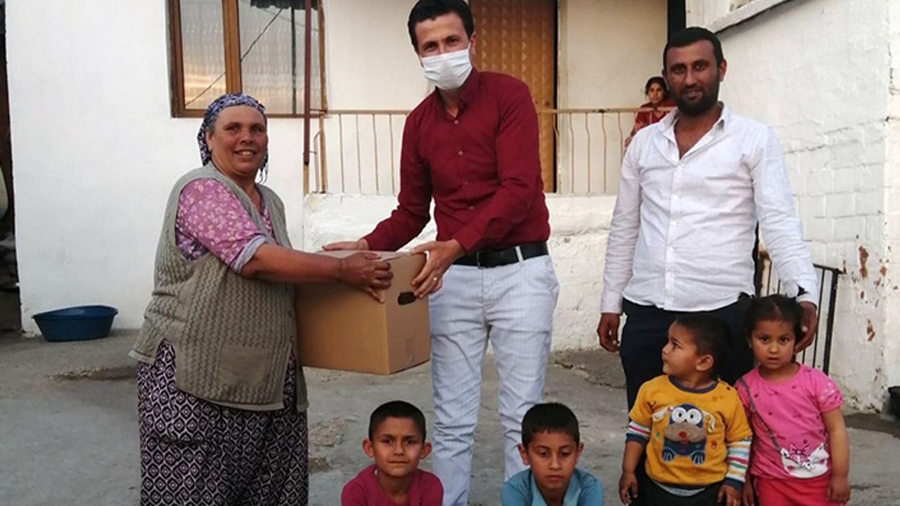 İYİ Parti Akhisar'dan ihtiyaç sahiplerine yardım kolisi