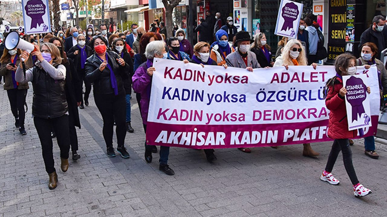 Akhisar'da Kadınlardan dev yürüyüş!