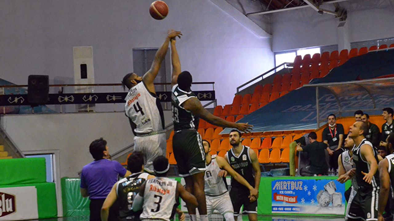Akhisar Belediye Basket, kritik maçı kazandı!