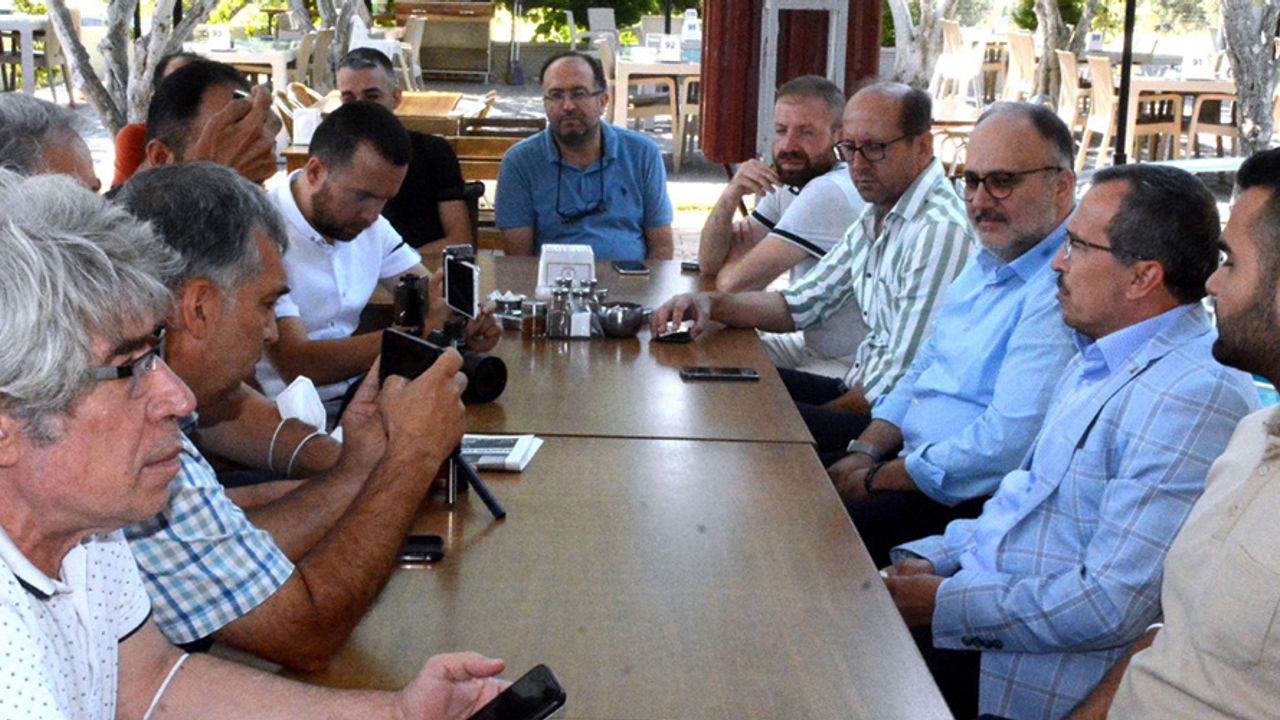 AK Parti ilçe teşkilatı basın mensuplarıyla kahvaltıda bir araya geldi