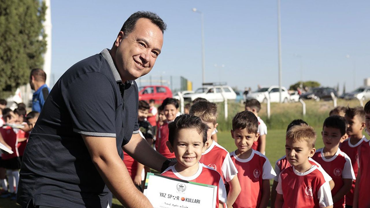 Akhisar Belediyesi Yaz Spor Okulları öğrencileri sertifikaları aldı