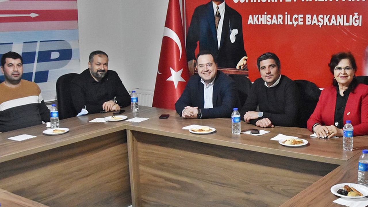 Belediye Başkanı Besim Dutlulu, CHP İlçe teşkilatı ile bir araya geldi