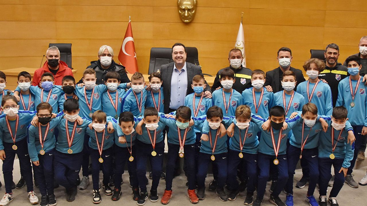 Şampiyon Yıldırımspor, Başkan Besim Dutlulu’nun konuğu oldu
