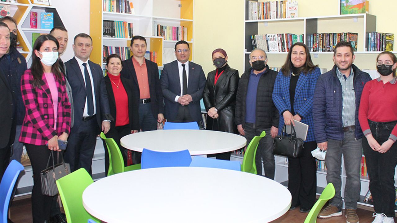 Akhisar'da tam donanımlı 3 kütüphane daha açıldı