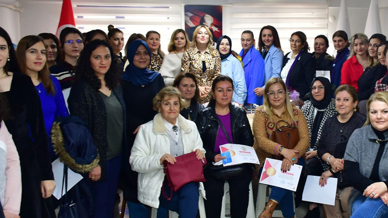 Pınar Gören'den görkemli Kadınlar Günü kutlaması