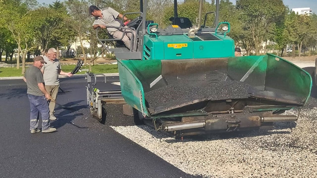 Akhisar Belediyesi kentin her noktasında asfalt çalışmalarına hız verdi