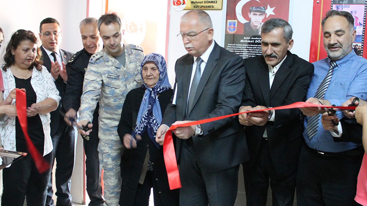 Akselendi’de Şehit Jandarma Er Mehmet Dönmez kütüphanesi açıldı