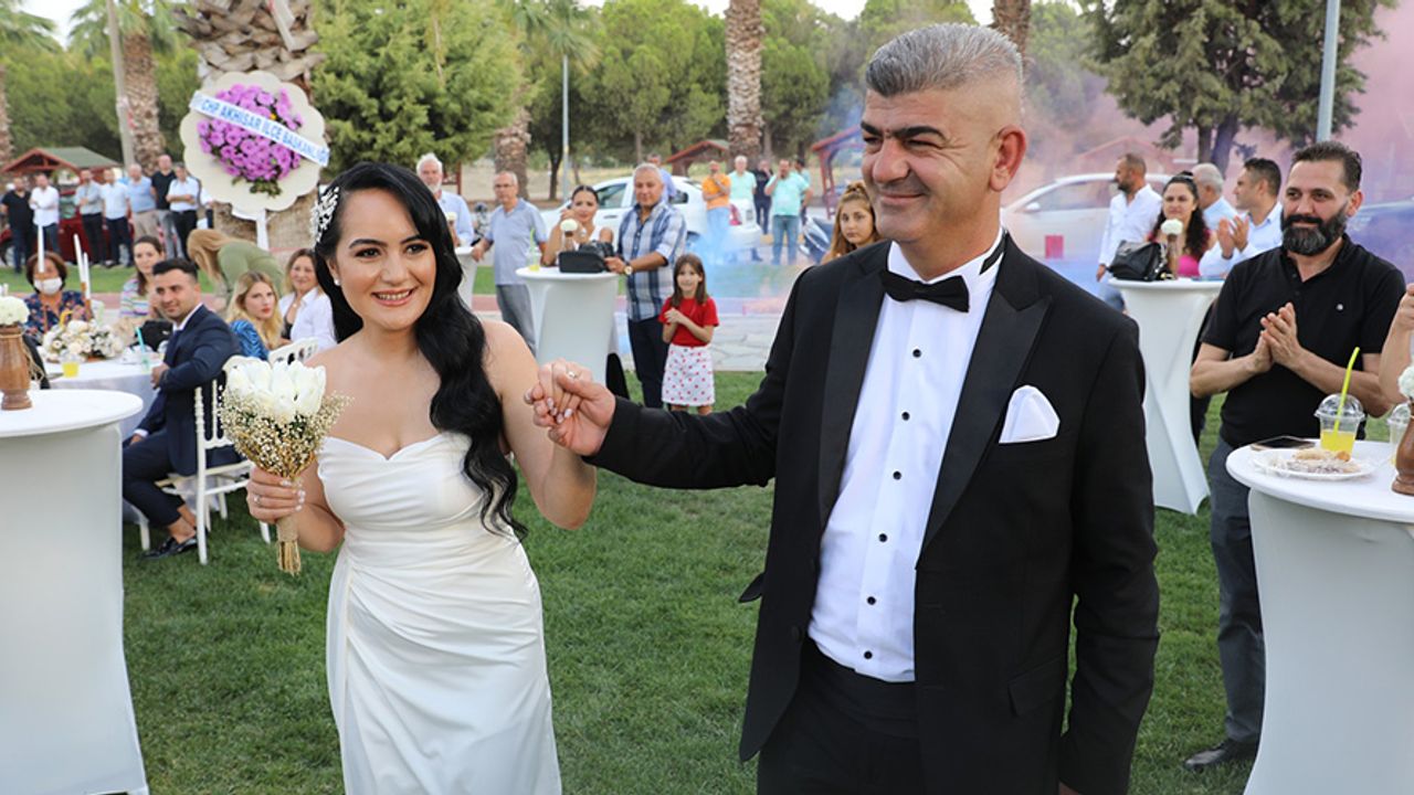 Akhisar Belediye Meclis Üyesi Yılmaz Akar, evlendi
