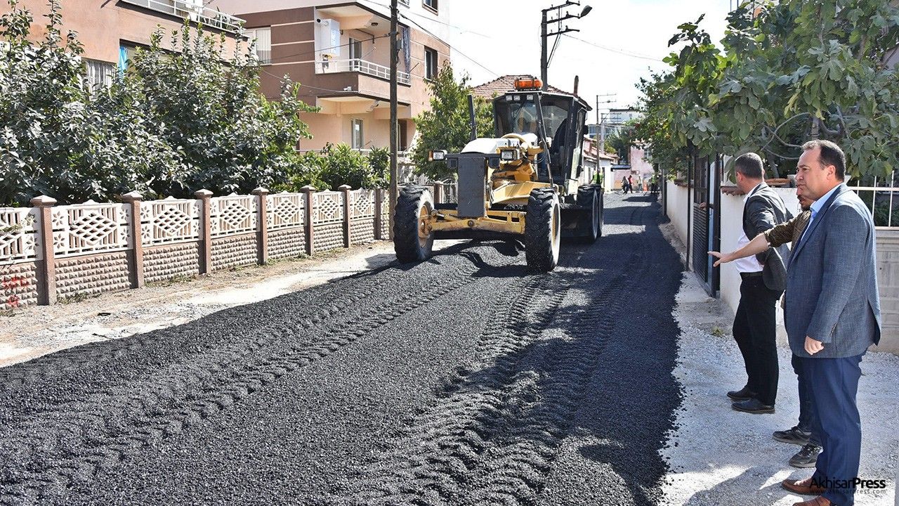 Akhisar'da 15 yılda atılan asfalt 3 yılda atıldı!