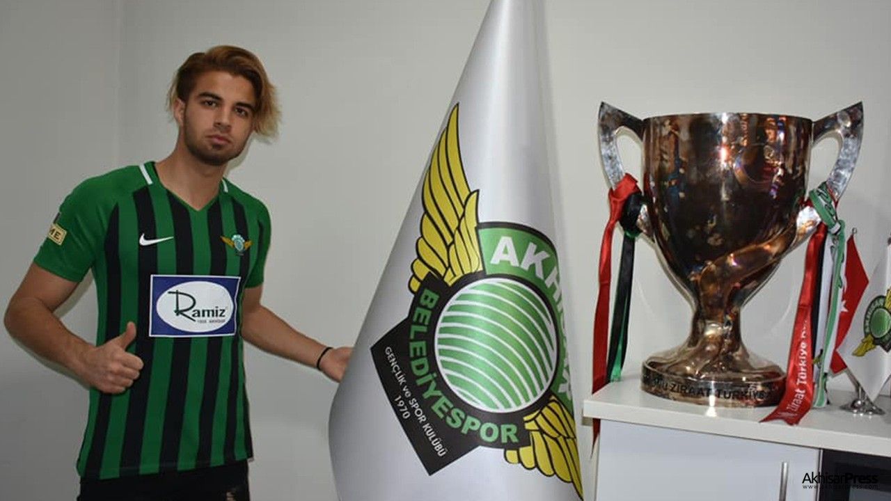 AKhisarspor'un 23 yaşındaki futbolcusu kariyerini noktaladı!