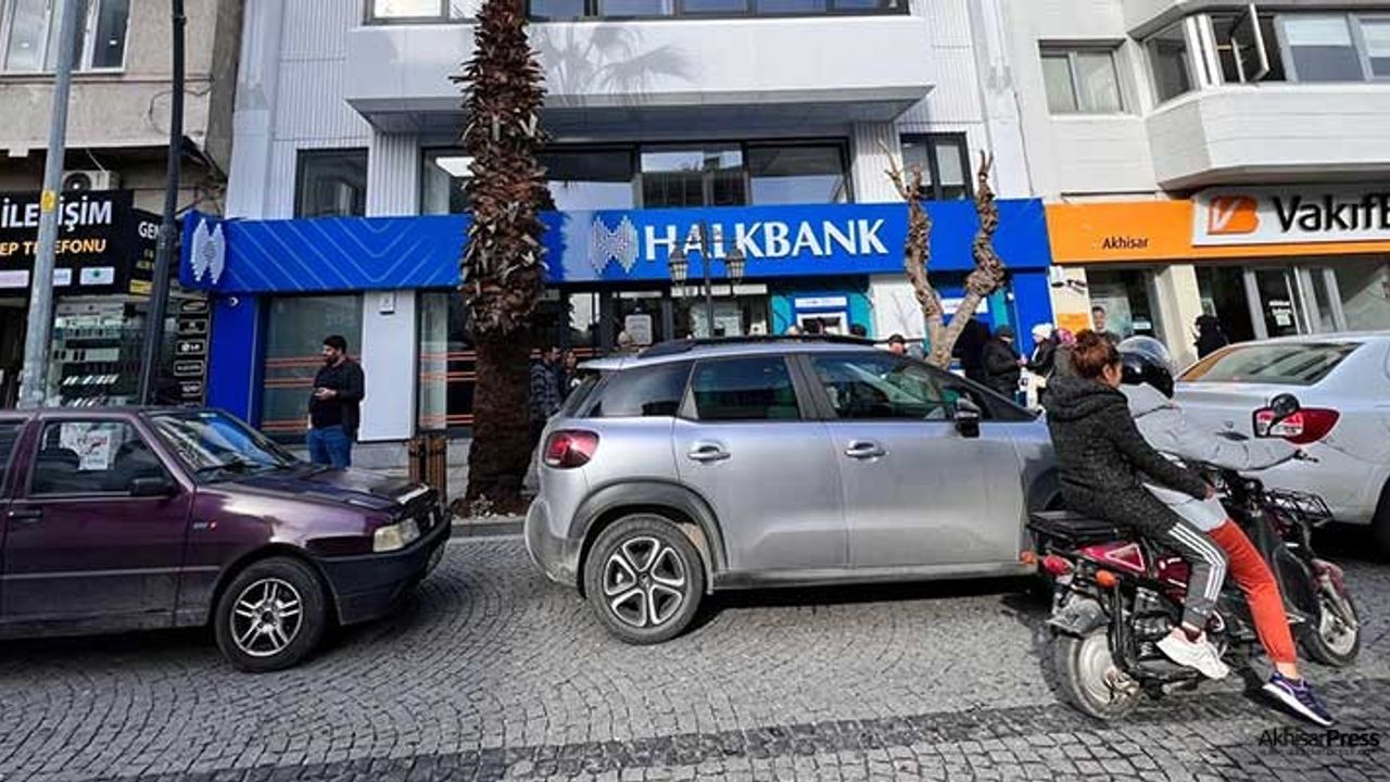 Halkbank, yeniden Tahir Ün Caddesi'nde hizmet vermeye başladı