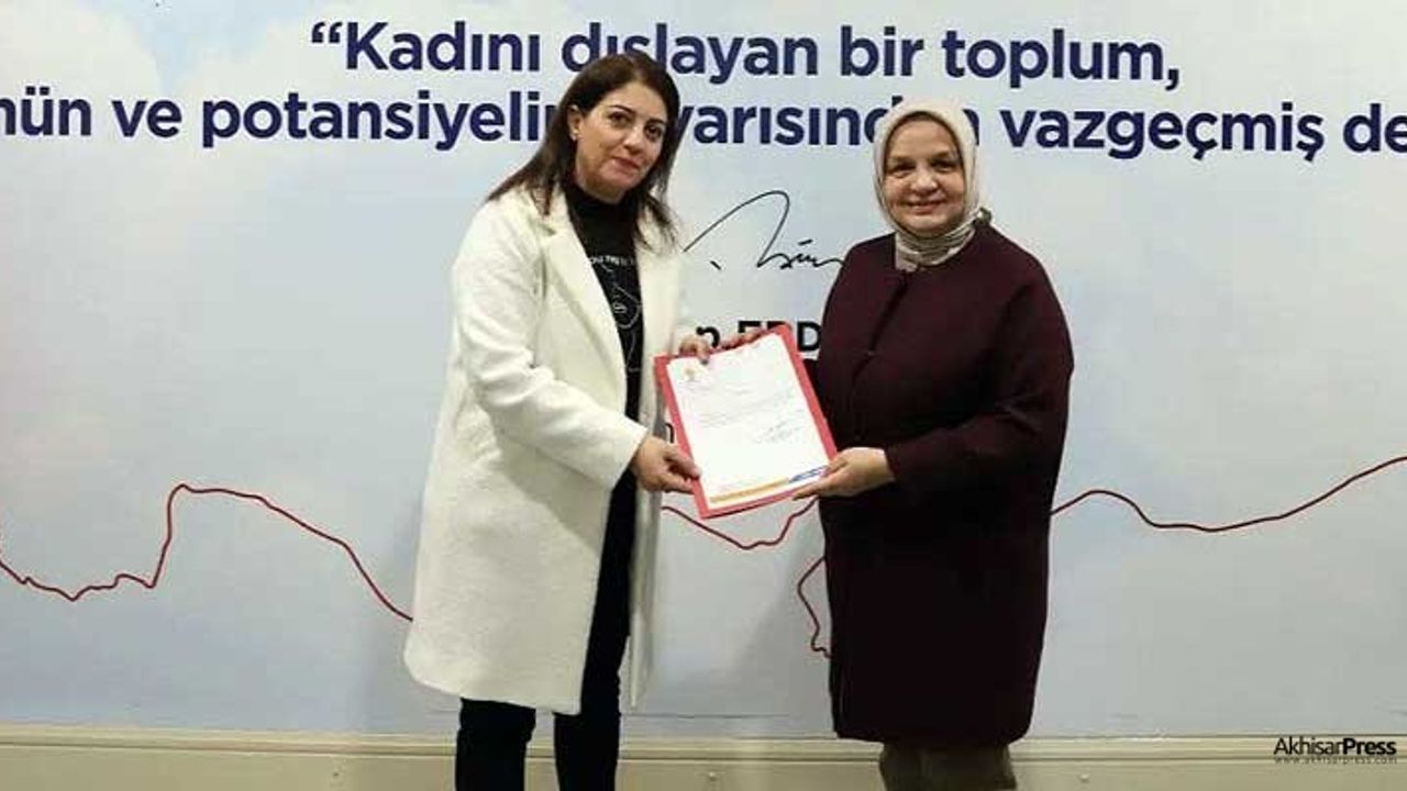 AK Parti Akhisar İlçe Kadın Kolları başkanı değişti!