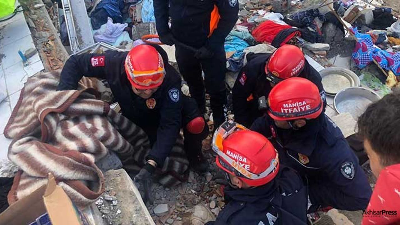 Manisa Büyükşehir ekipleri, afet bölgesinde arama kurtarma çalışmalarına başladı!