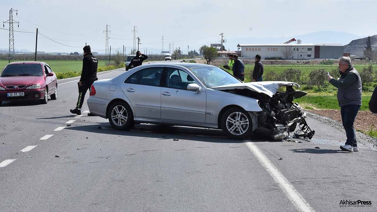 Gölmarmara yolu üzeri trafik kazası: 2 yaralı!