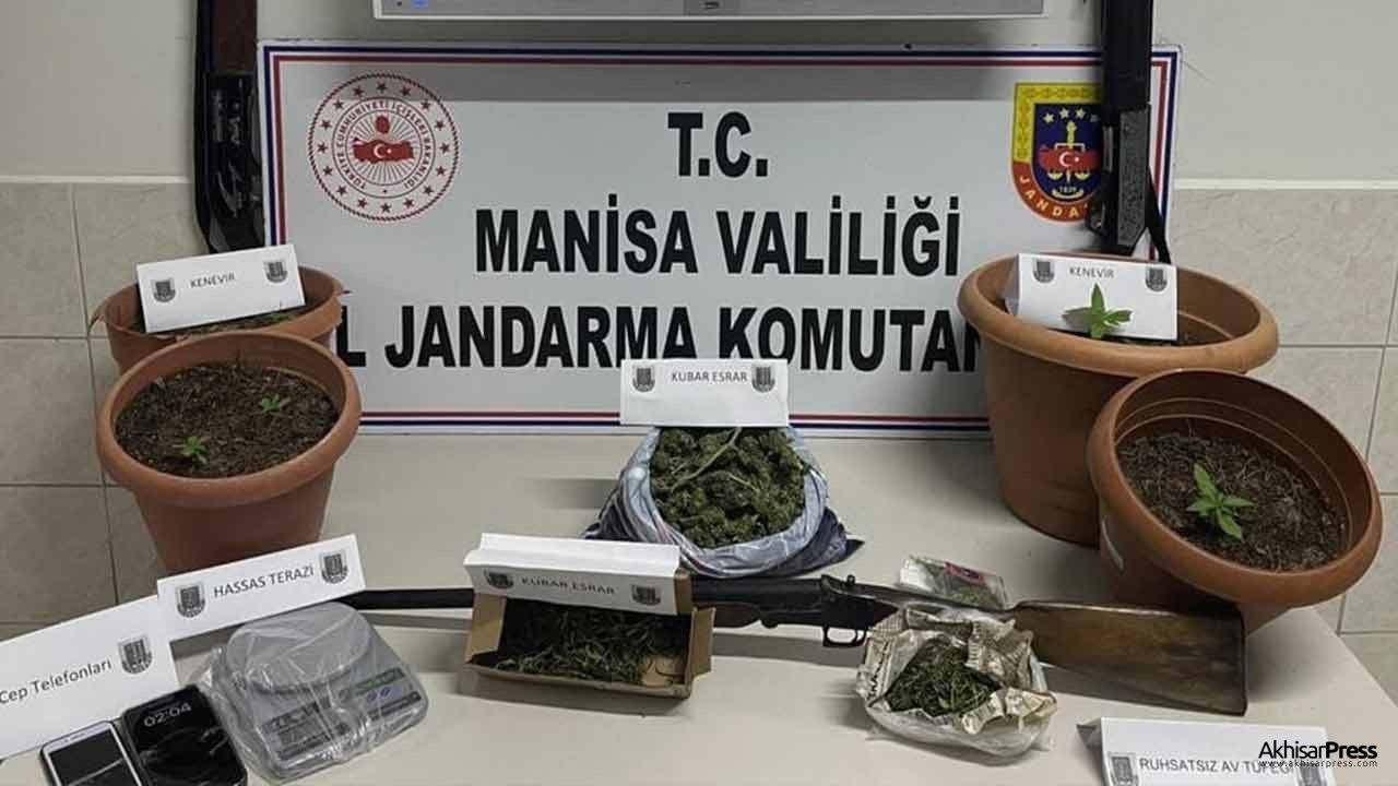 Akhisar'da bir otomobilde 1 kilo 480 gram uyuşturucu yakalandı!
