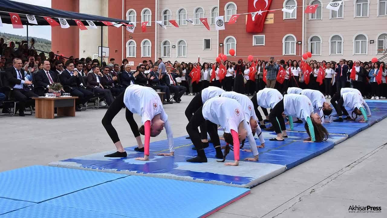 Akhisar'da 19 Mayıs Atatürk'ü Anma Gençlik ve Spor bayramı kutlandı