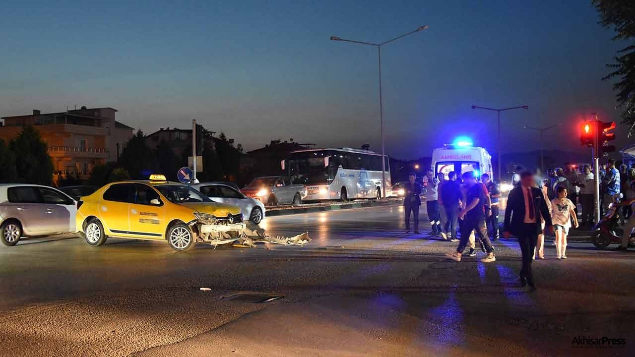 Otogar kavşağında trafik kazası: 1 kişi ağır yaralandı!