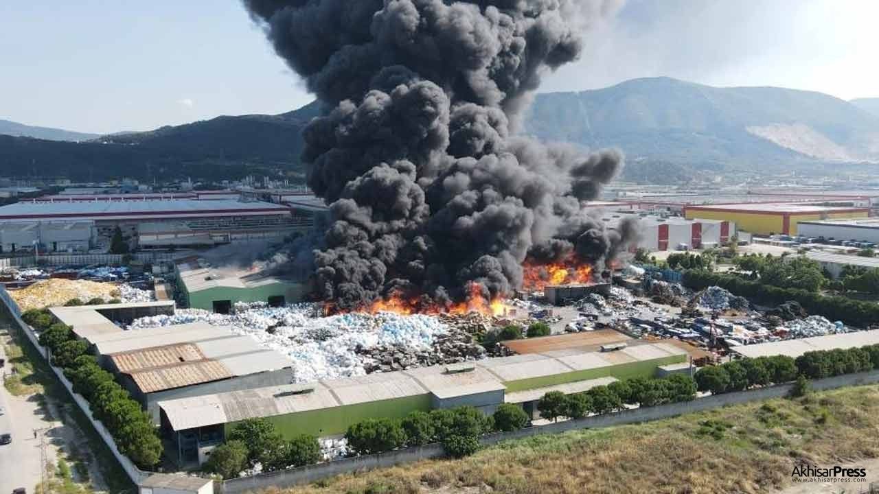 Muradiye OSB'de fabrika yangını!