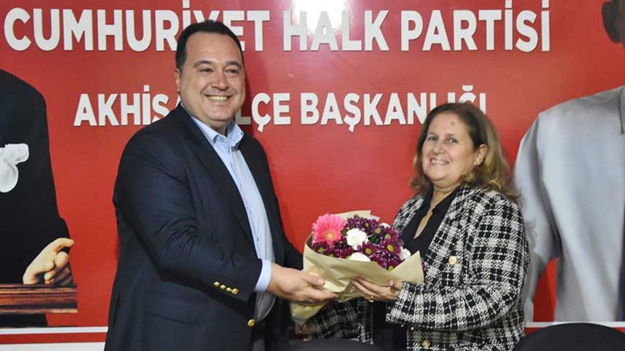 Besim Dutlulu, CHP'nin yeni Kadın Kolları yönetimini ziyaret etti