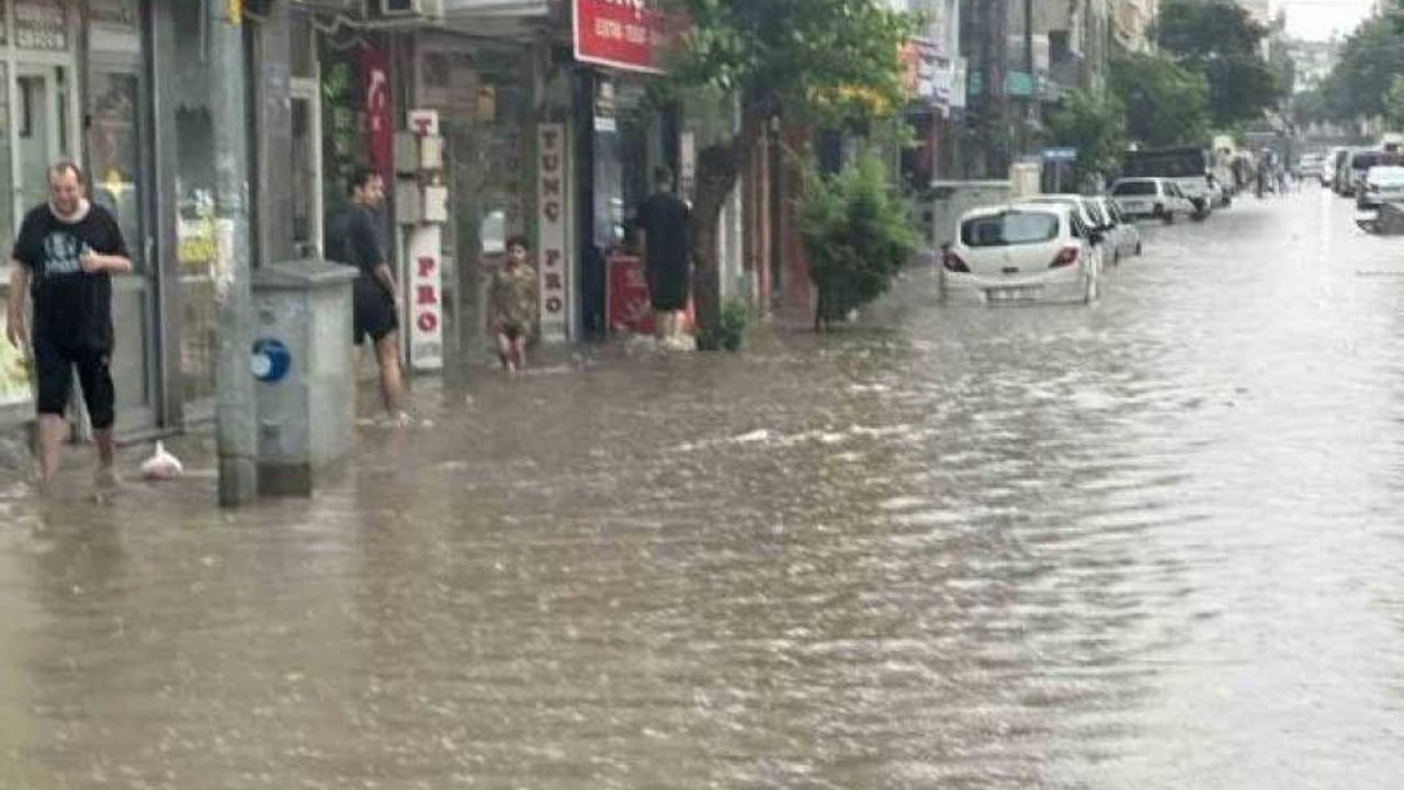 Akhisar'da Sağanak ve Gök Gürültülü Sağanak Yağış Uyarısı: Tedbirli Olun!