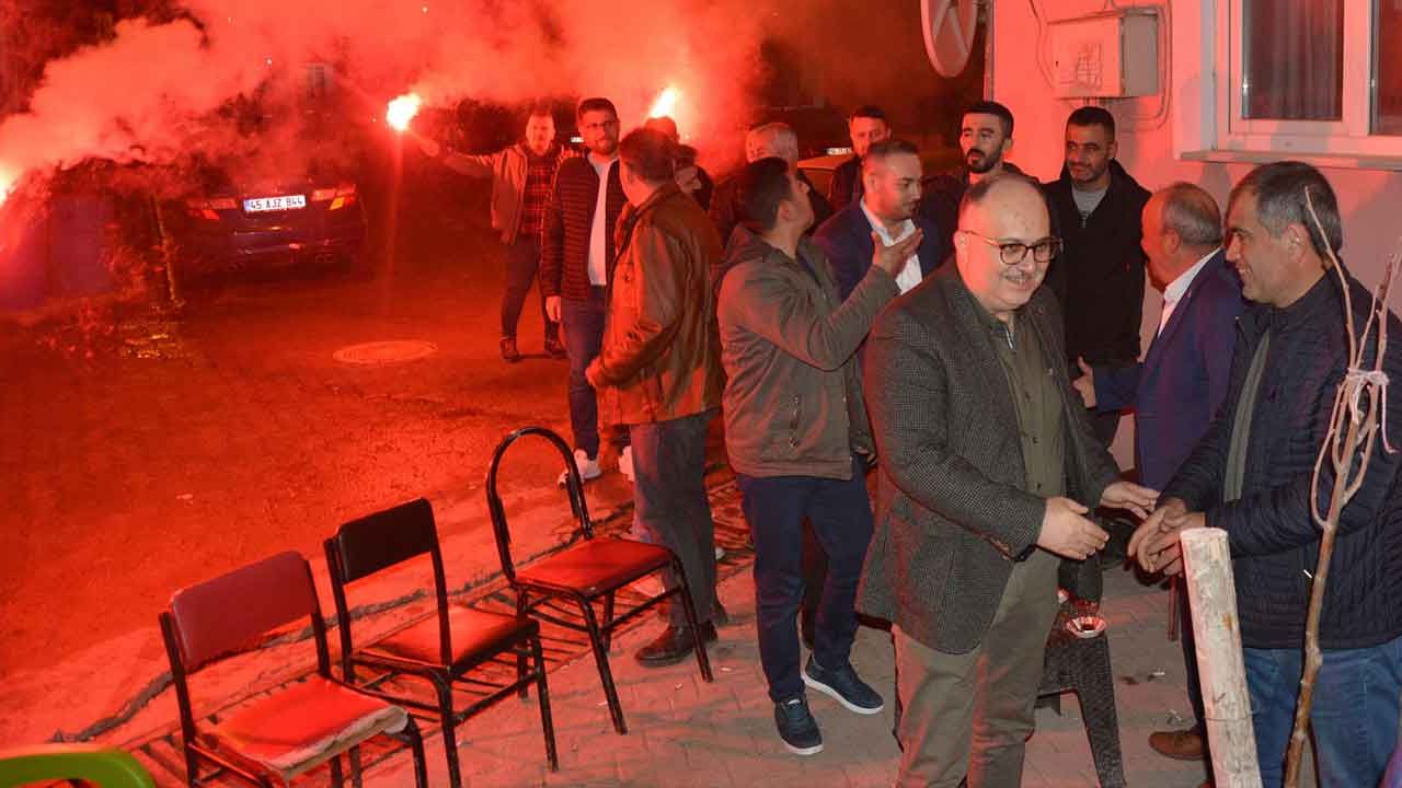 AK Parti Belediye Başkan Aday Adayı Füzün, Gökçeahmet'te meşalelerle karşılandı