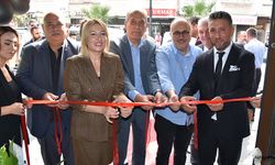 Akhisar'da "Çınar Dibi Cafe" yeni konseptiyle hizmete açıldı