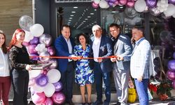 İlkay Butik, Akhisar'da hizmete açıldı