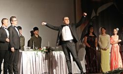 Akhisar Belediyesi’nin "Son Zeybek" oyunu ayakta alkışlandı