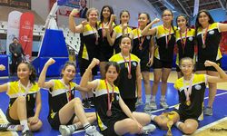 Gazi Ortaokulu Yıldız Kız Voleybol takımı, Akhisar'ı temsil etti