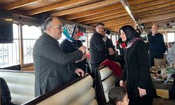 AK Parti Akhisar, 8 Mart Kadınlar Günü'nü kutladı
