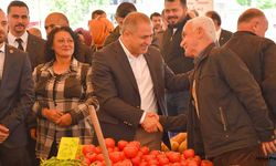 MHP Milletvekili adayı Ali Uçak, Akhisar'da pazarcı esnafıyla buluştu