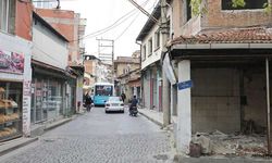 Akhisar'da yılların kanayan yarası, trafiği felç eden sokak genişletiliyor!