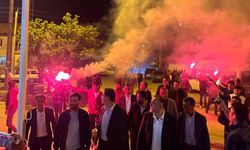 AK Parti, havai fişek, davul zurna ile karşılandı!