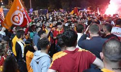 Akhisarlı Galatasaray taraftarları şampiyonluğu böyle kutladı