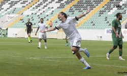 Akhisarspor, kendi sahasındaki son maçta gol oldu yağdı!